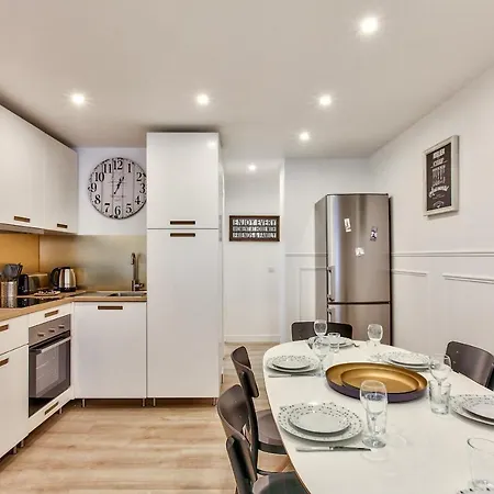 14 Luxury Flat Eiffel Design 1