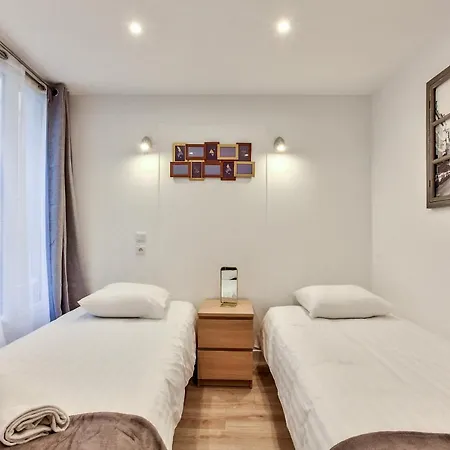 14 Luxury Flat Eiffel Design 1 Daire Paris