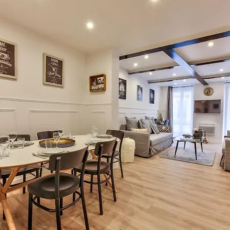 14 Luxury Flat Eiffel Design 1 Daire Paris