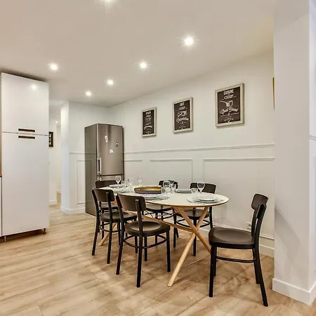 14 Luxury Flat Eiffel Design 1 Апартаменты *