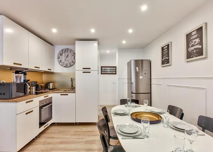 14 Luxury Flat Eiffel Design 1